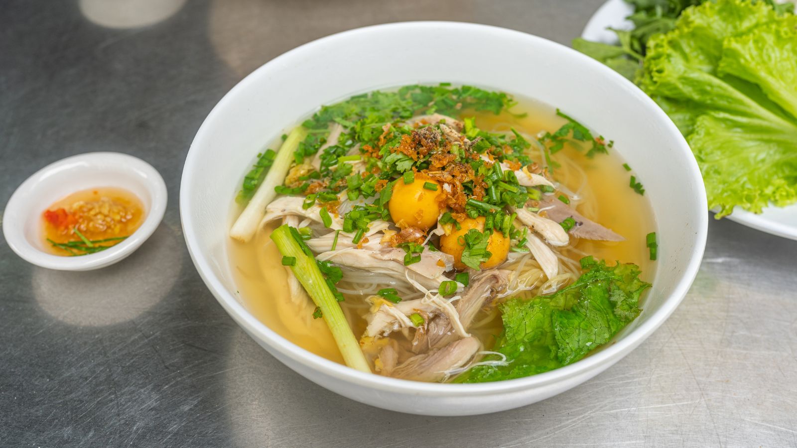 Phở gà hoặc phở bò